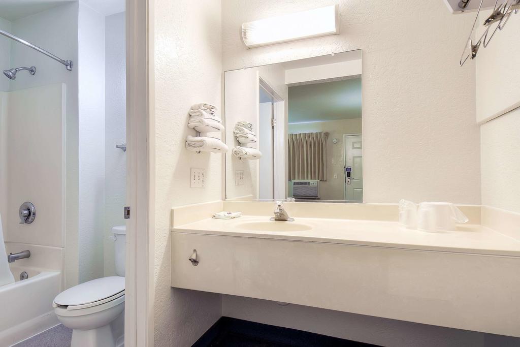 Motel 6 Anaheim Stadium - Orange Εξωτερικό φωτογραφία