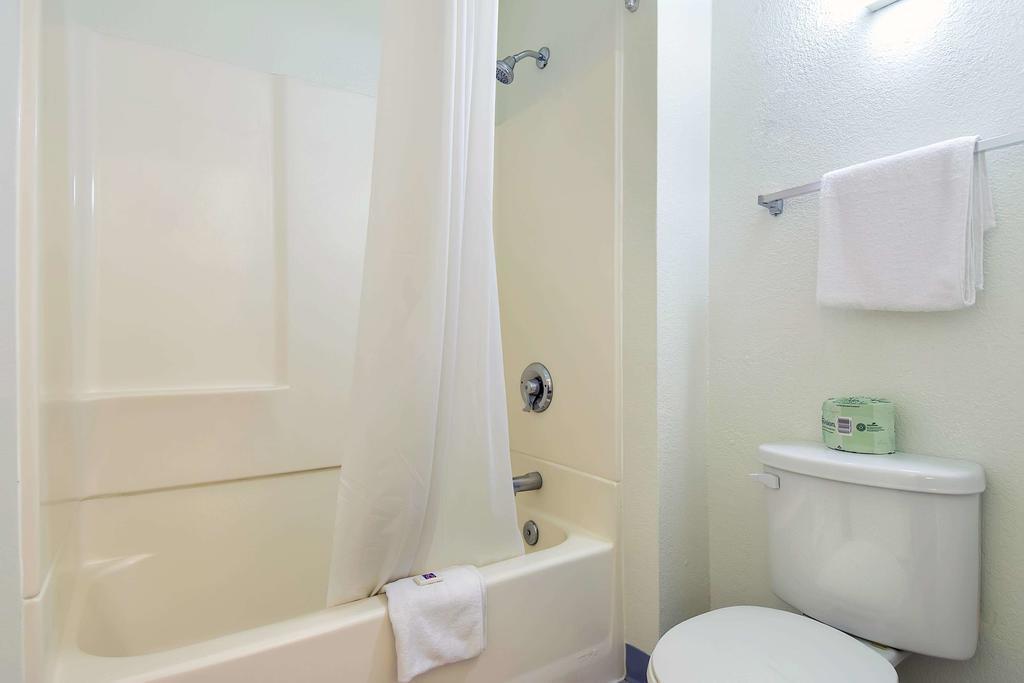 Motel 6 Anaheim Stadium - Orange Εξωτερικό φωτογραφία