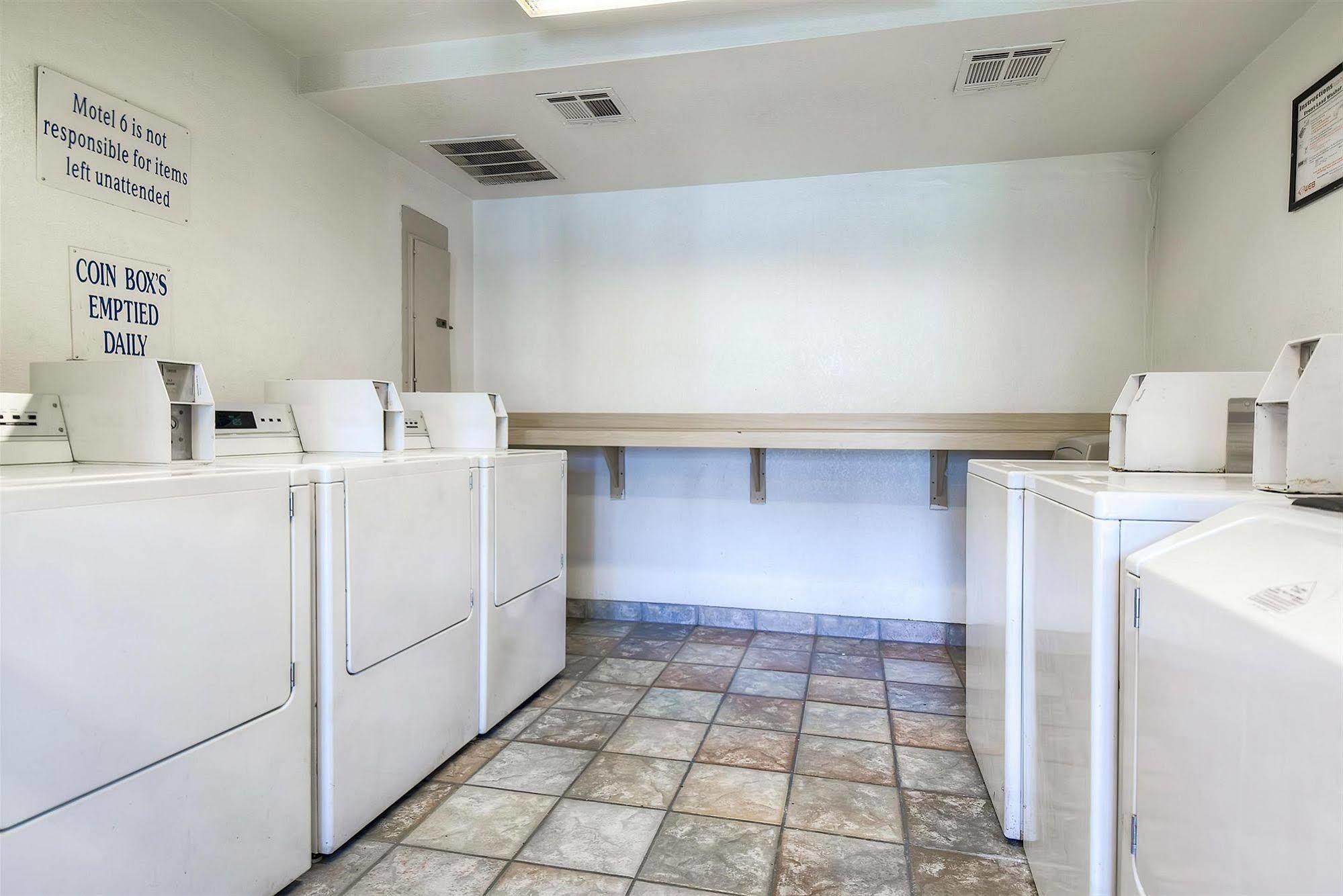 Motel 6 Anaheim Stadium - Orange Εξωτερικό φωτογραφία
