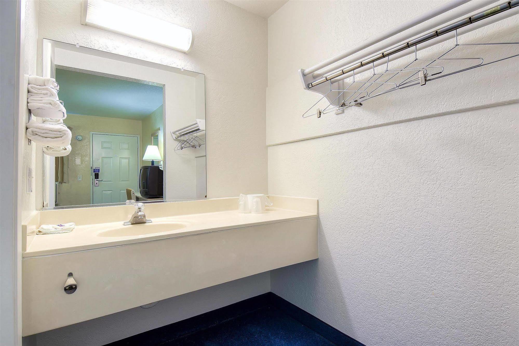 Motel 6 Anaheim Stadium - Orange Εξωτερικό φωτογραφία