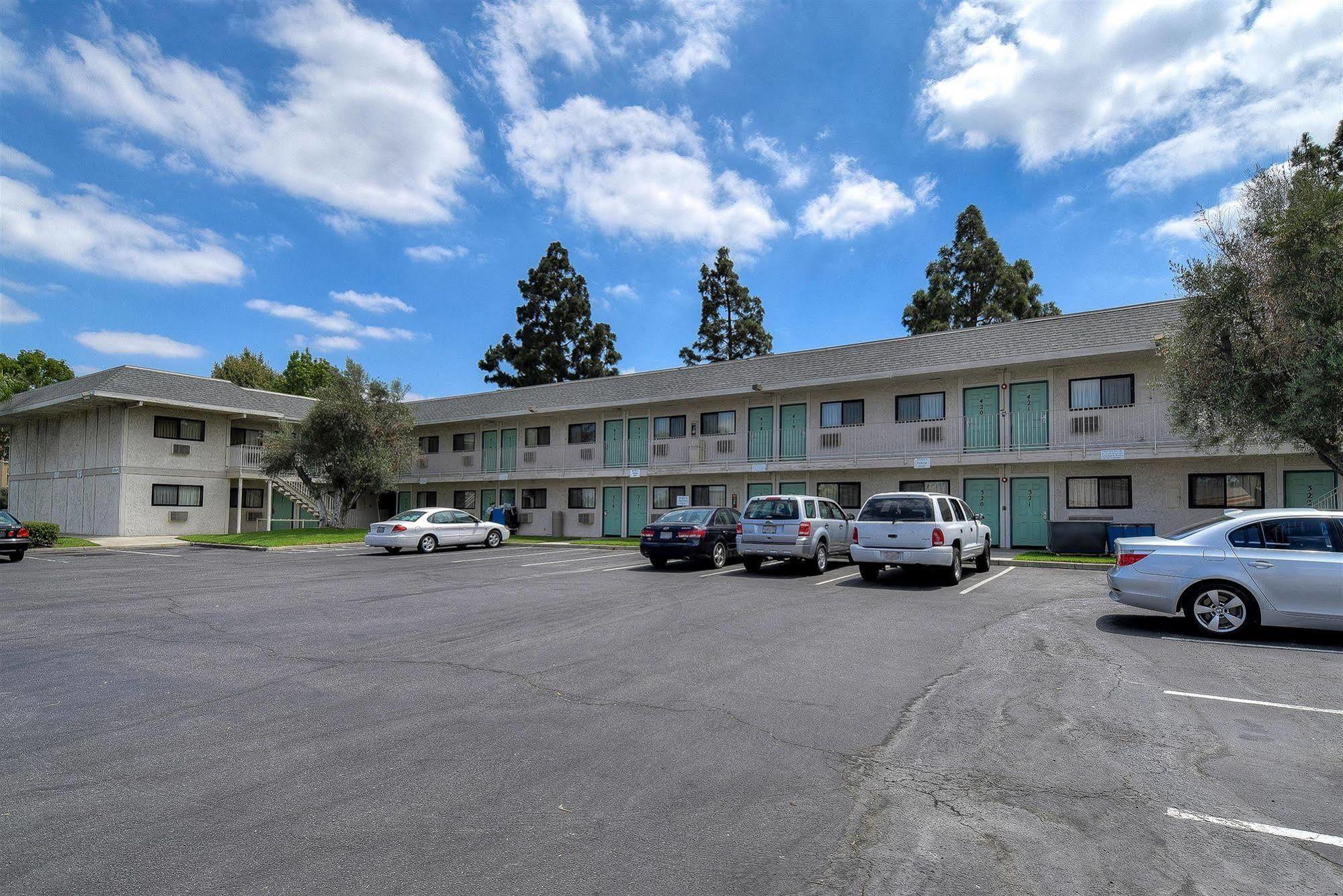 Motel 6 Anaheim Stadium - Orange Εξωτερικό φωτογραφία