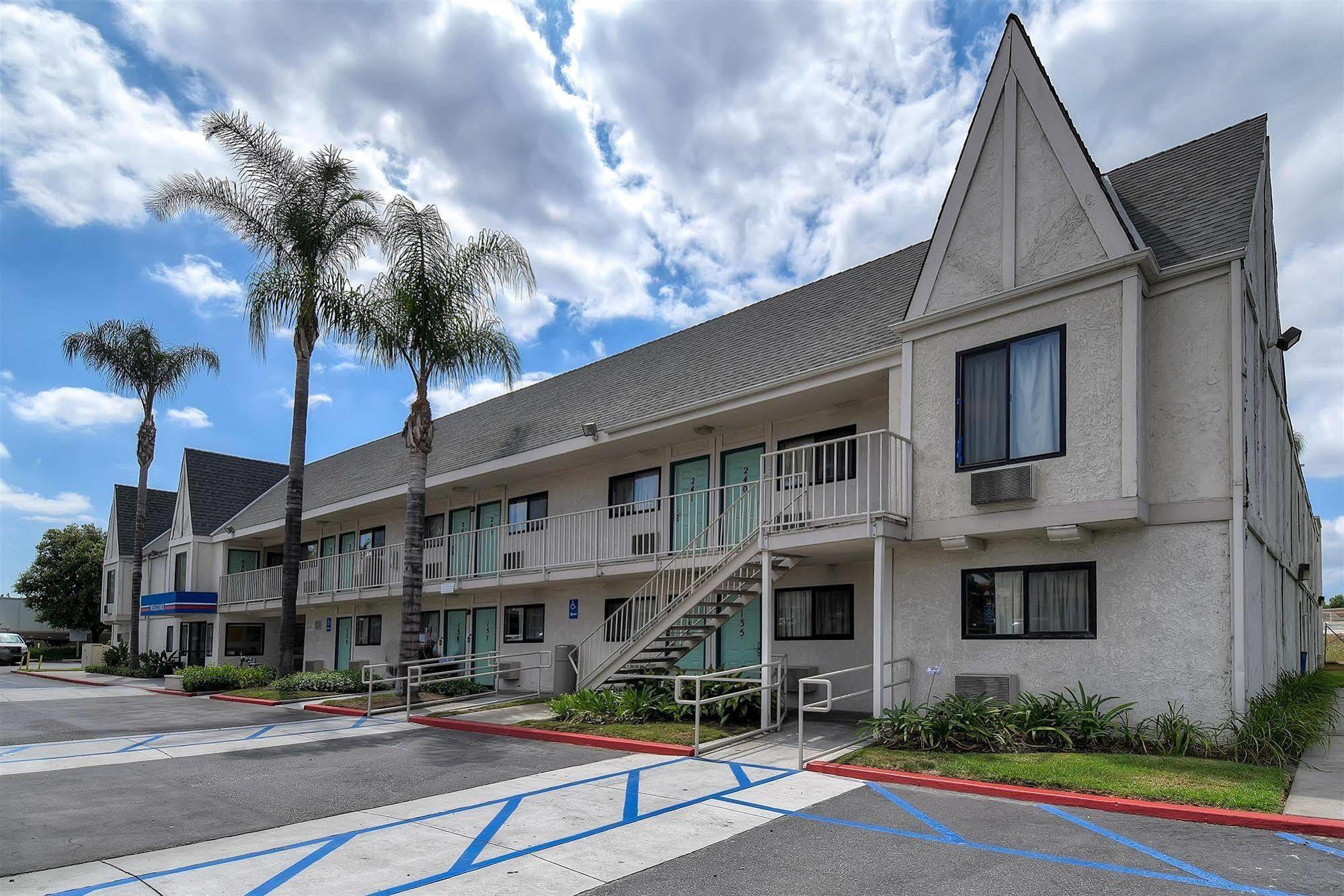 Motel 6 Anaheim Stadium - Orange Εξωτερικό φωτογραφία