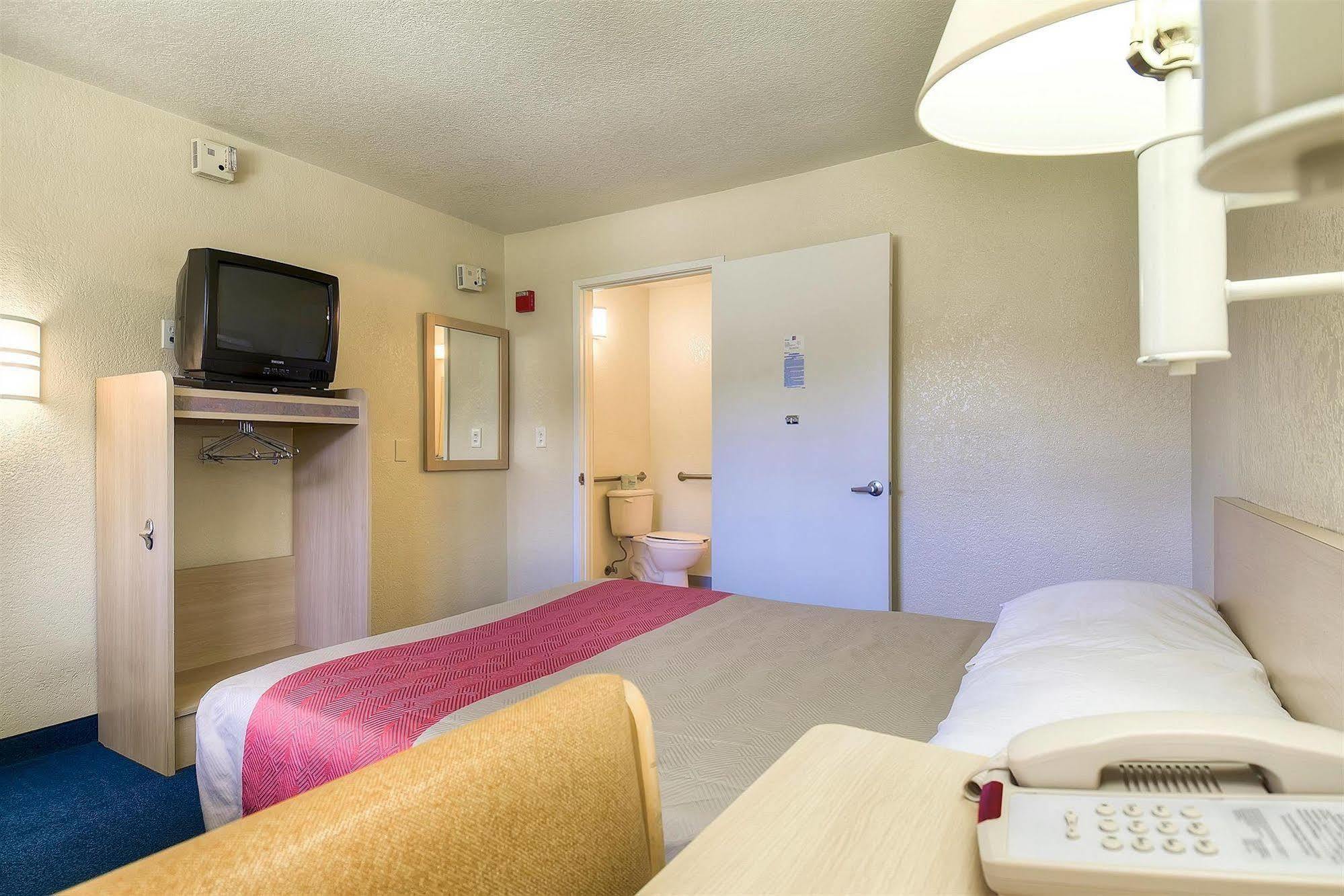 Motel 6 Anaheim Stadium - Orange Εξωτερικό φωτογραφία
