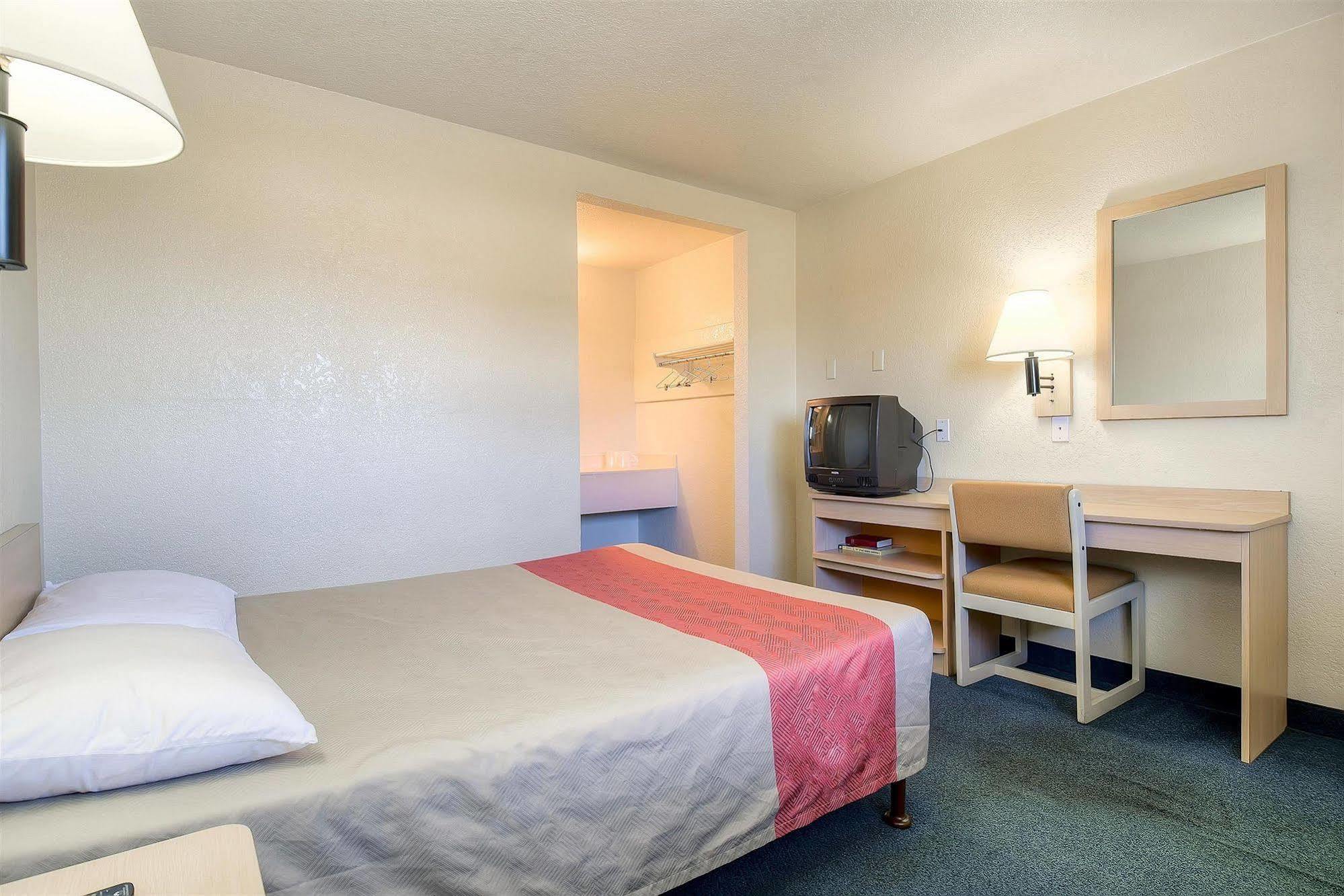Motel 6 Anaheim Stadium - Orange Εξωτερικό φωτογραφία