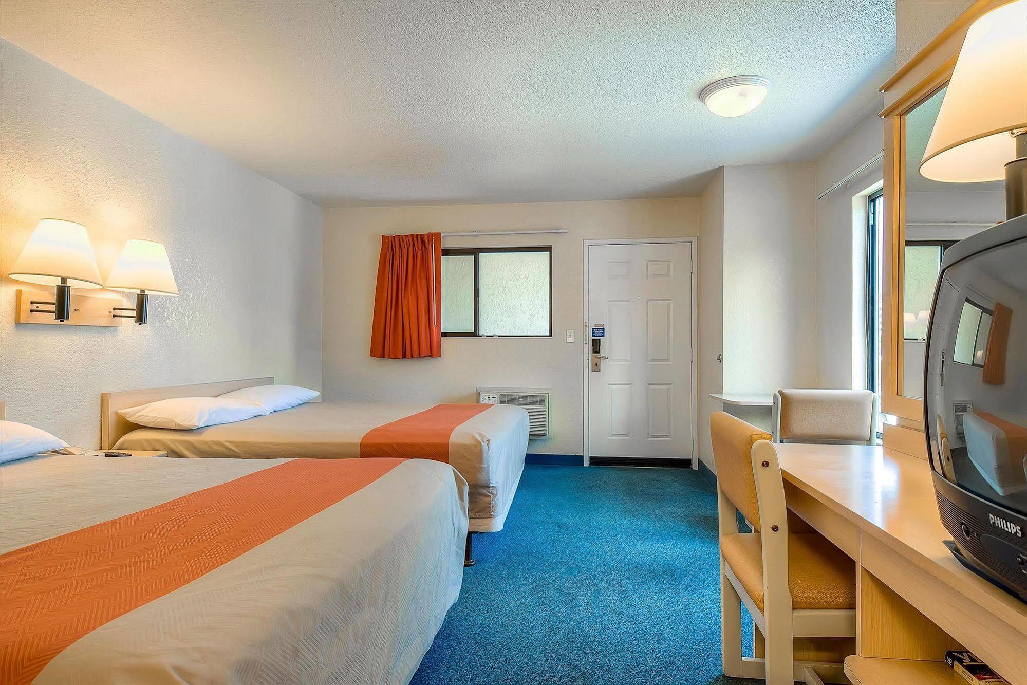 Motel 6 Anaheim Stadium - Orange Εξωτερικό φωτογραφία