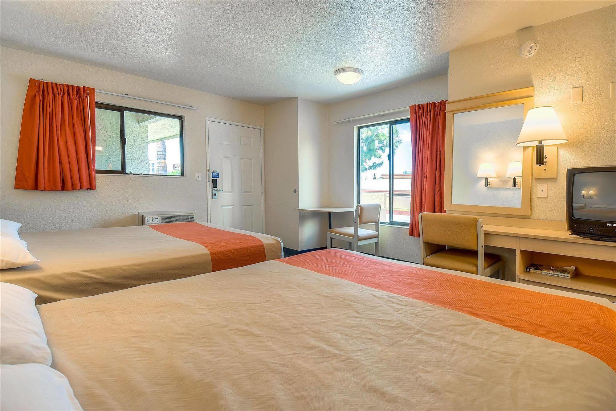 Motel 6 Anaheim Stadium - Orange Εξωτερικό φωτογραφία