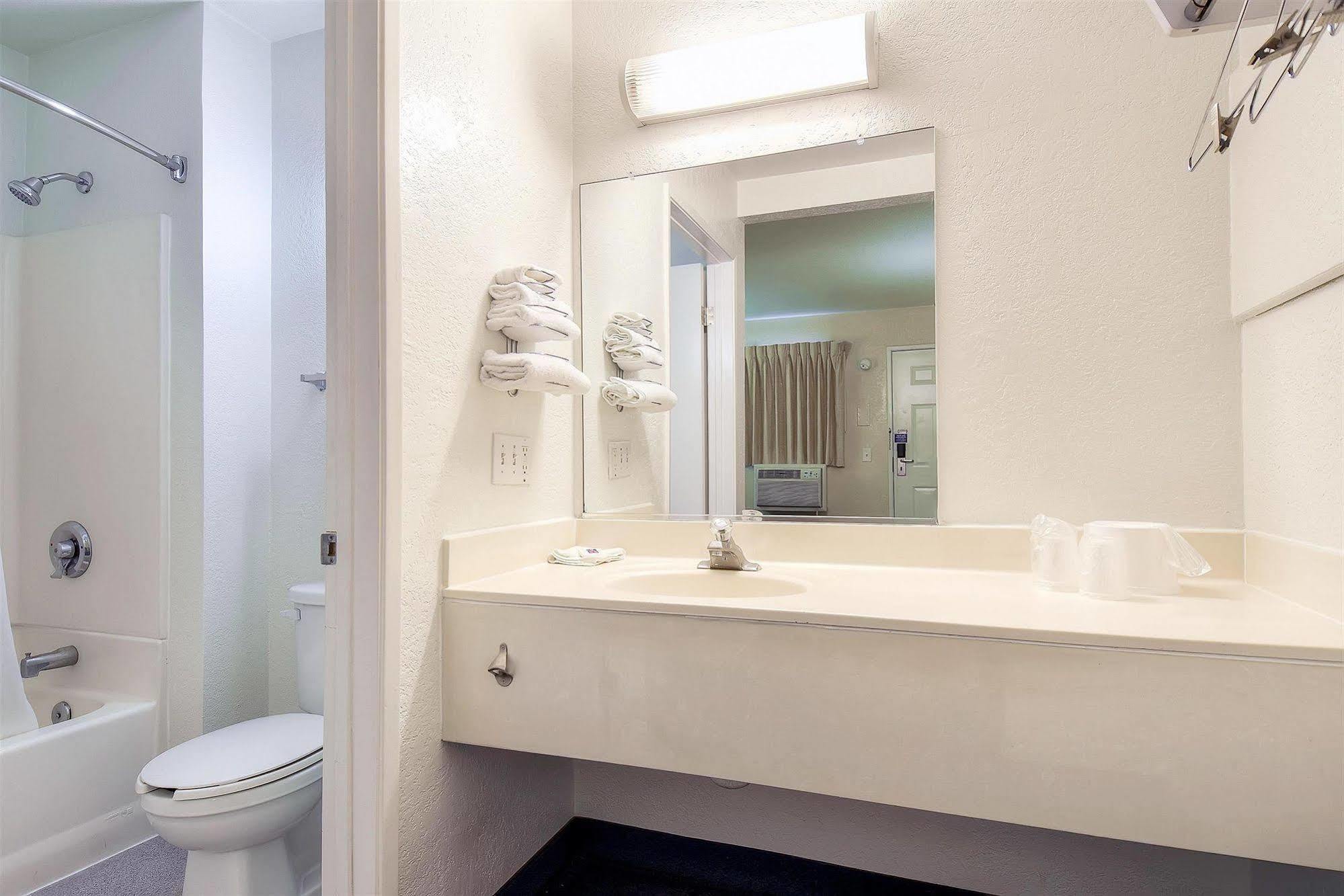 Motel 6 Anaheim Stadium - Orange Εξωτερικό φωτογραφία