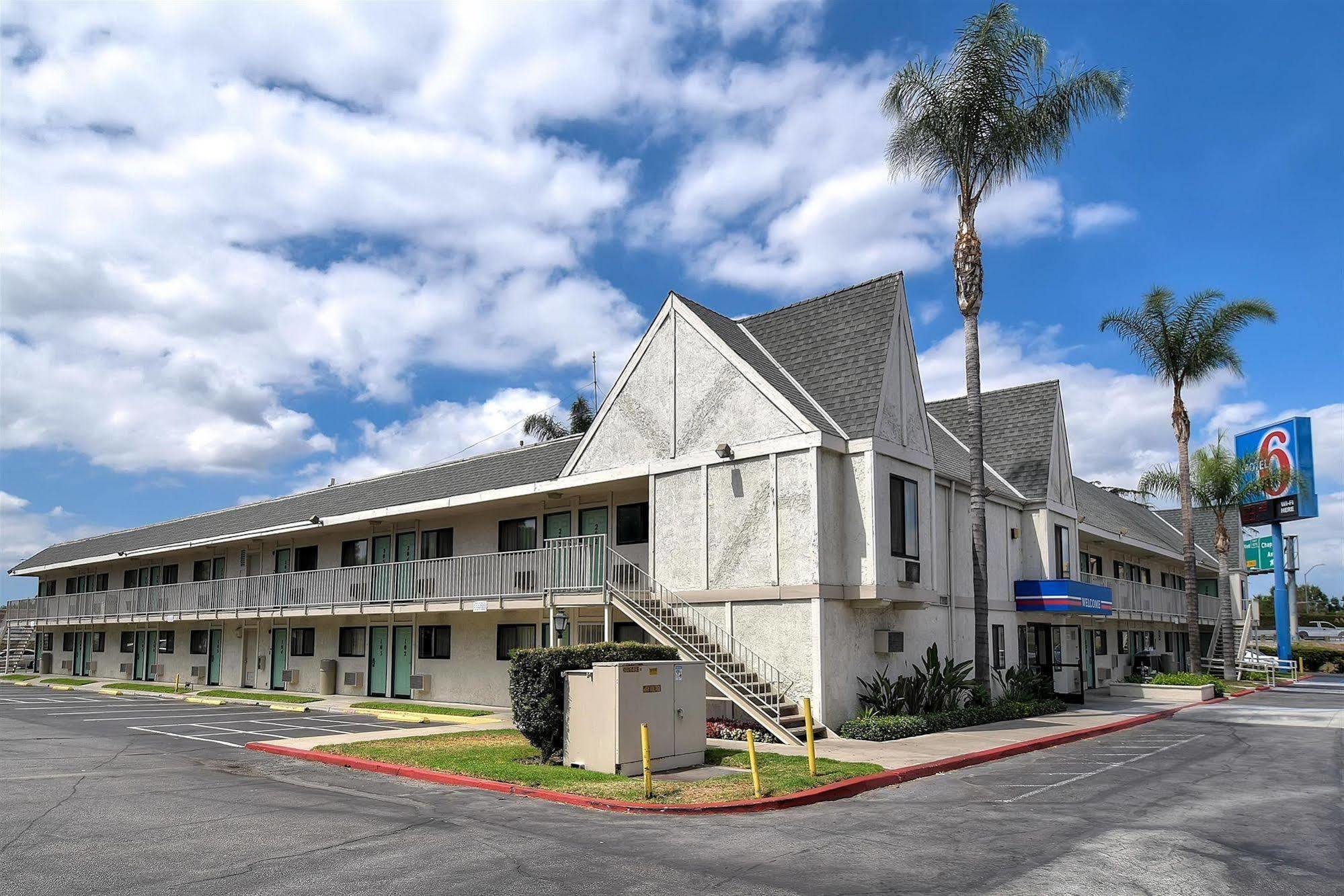 Motel 6 Anaheim Stadium - Orange Εξωτερικό φωτογραφία