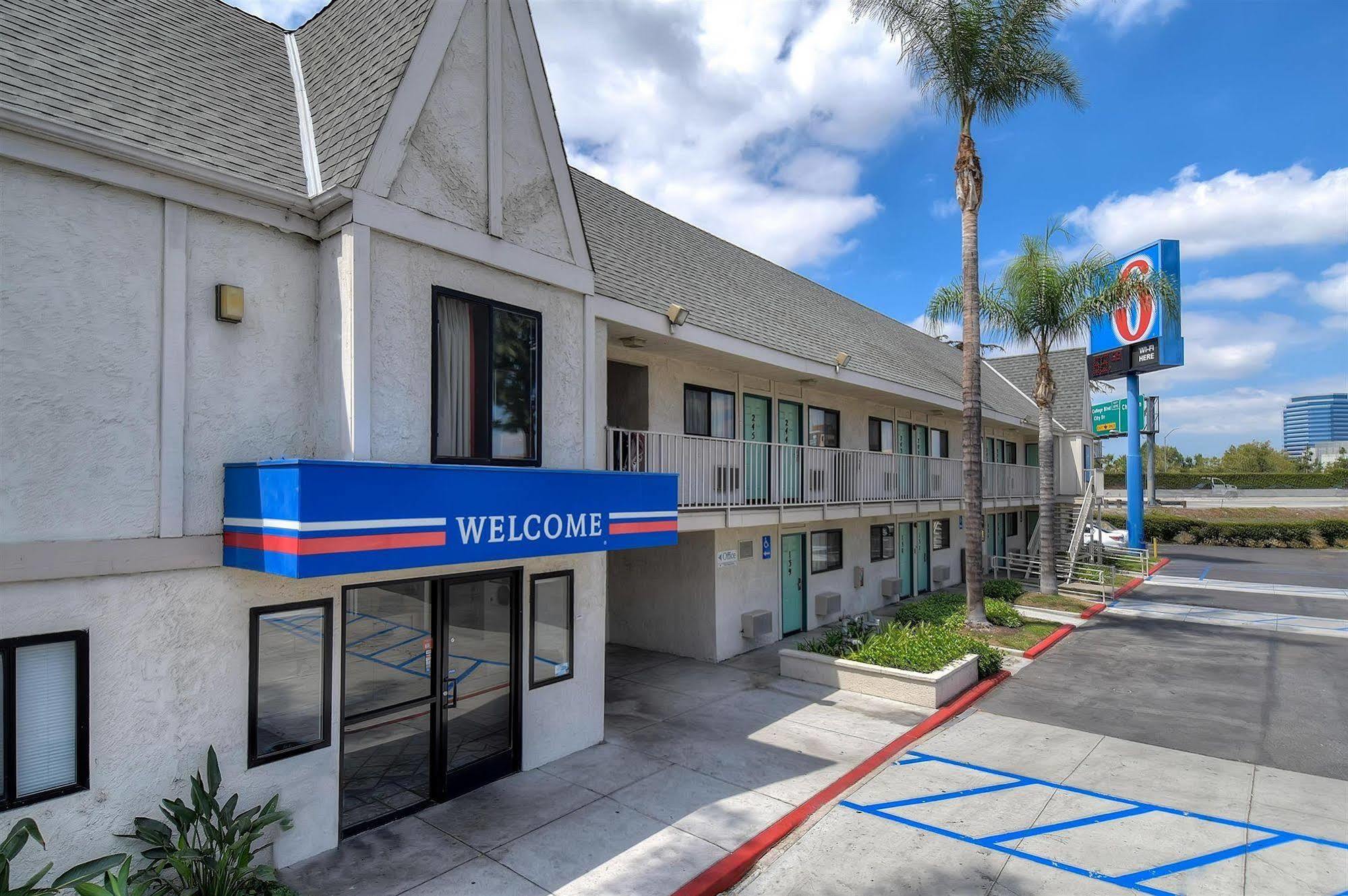 Motel 6 Anaheim Stadium - Orange Εξωτερικό φωτογραφία